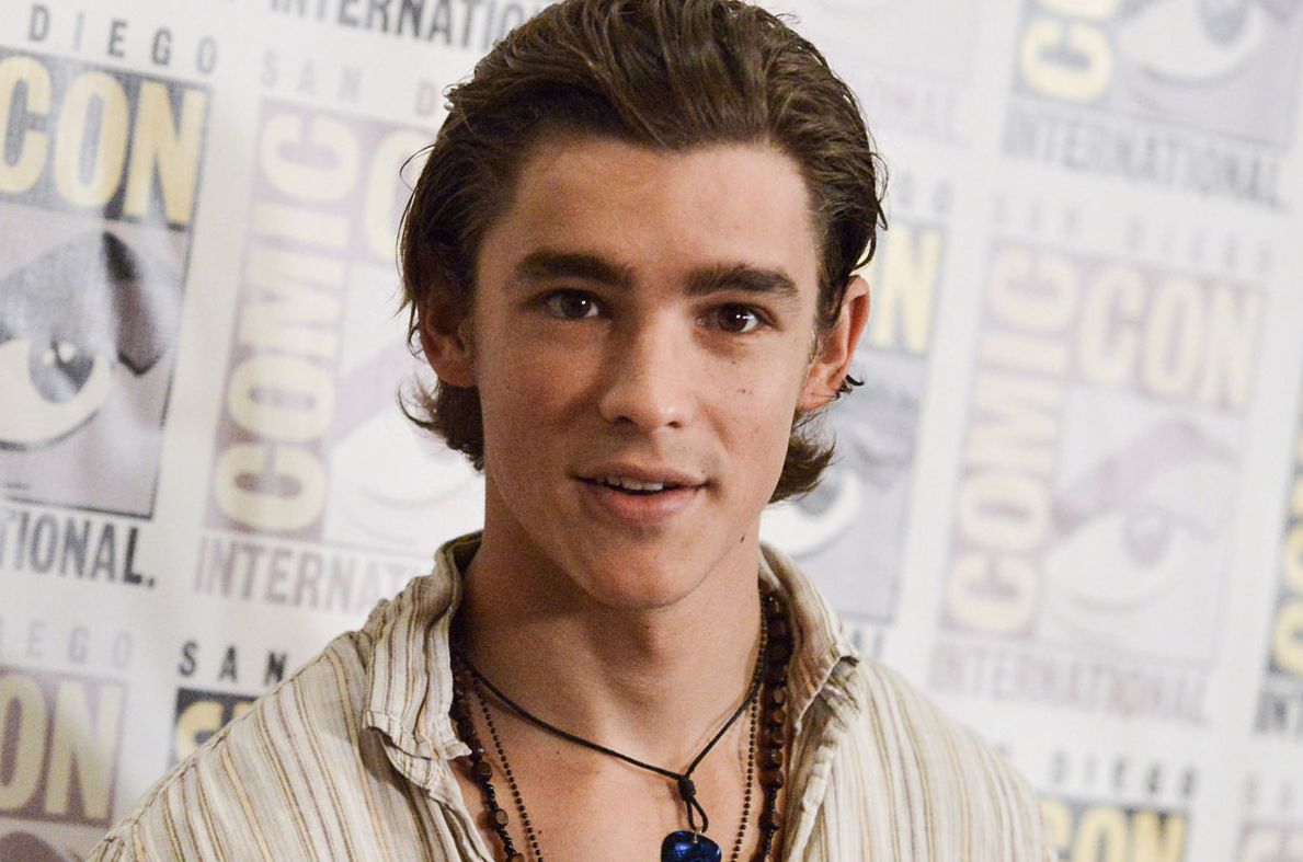 Brenton Thwaites of 'Pirates of the Caribbean' Fame to Star in 'Ghosts ...