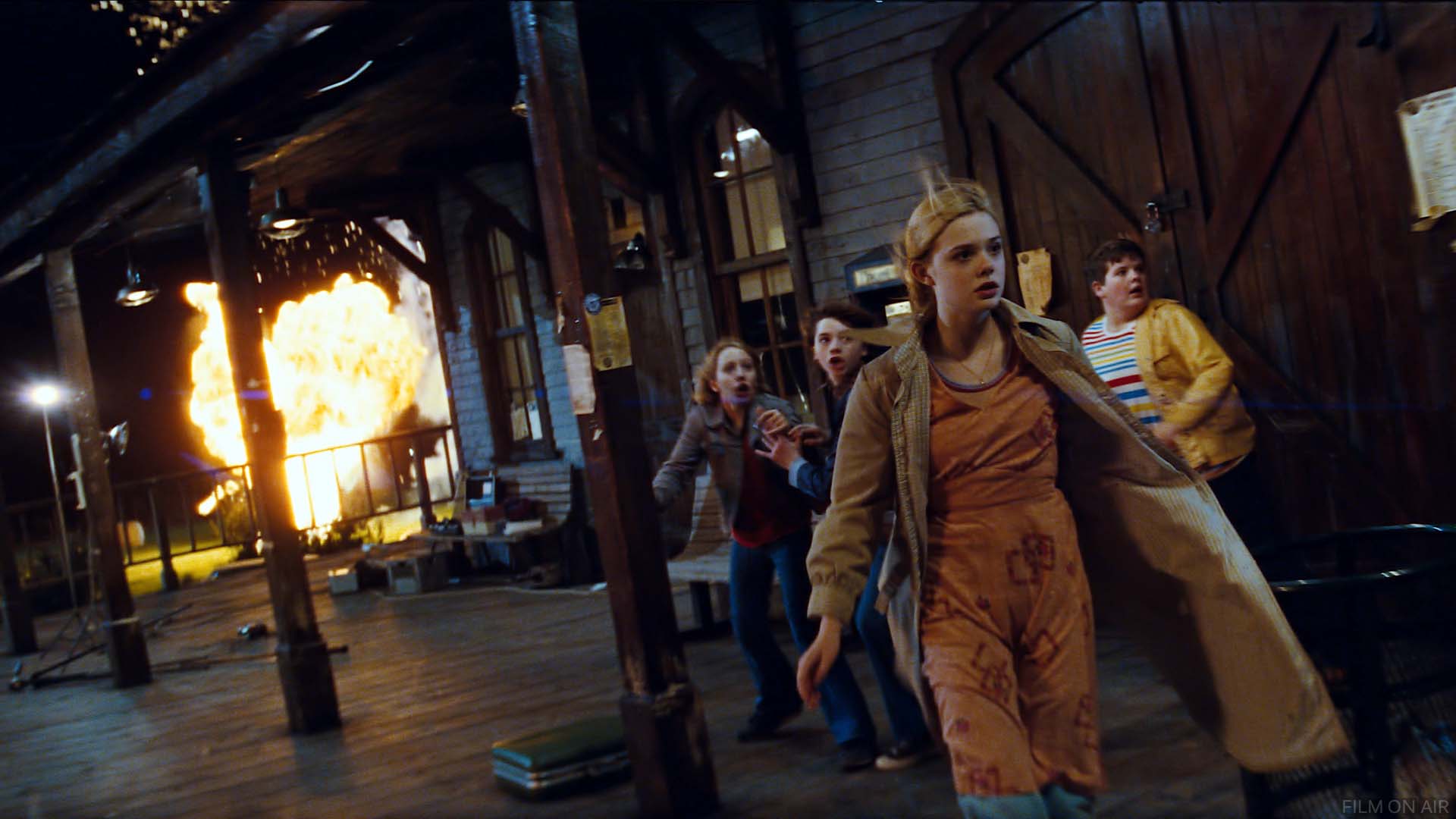 Elle Fanning Explosion
 in Super 8 in Super 8