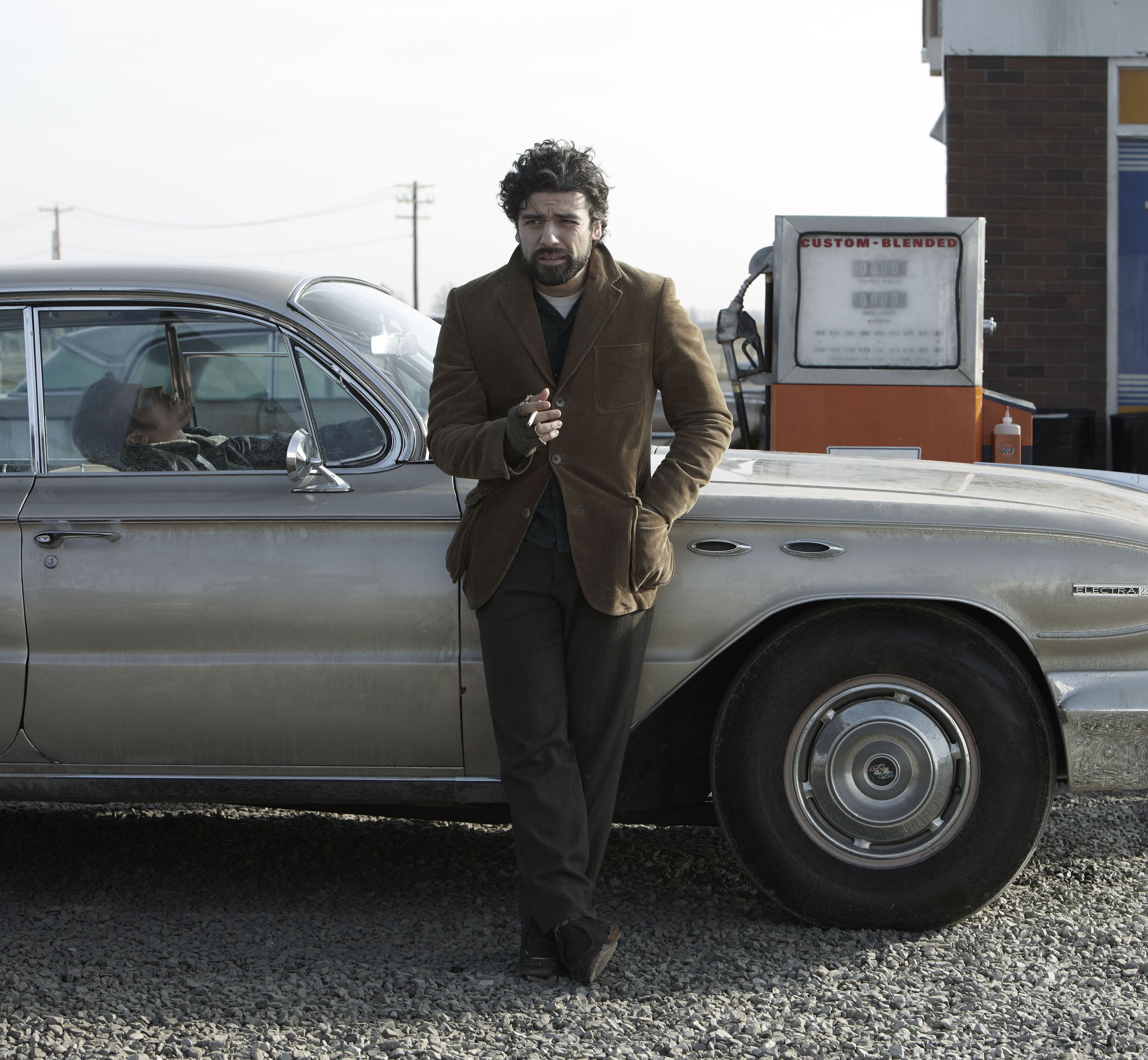 Oscar Isaac as  Llewyn Davis, smoking