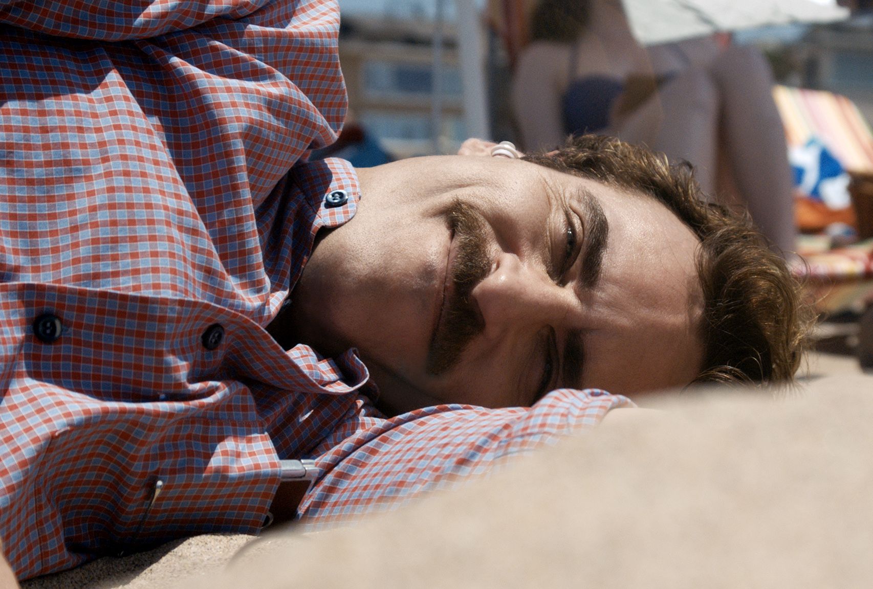 Theodore Twombly listens to music on the beach with Samantha