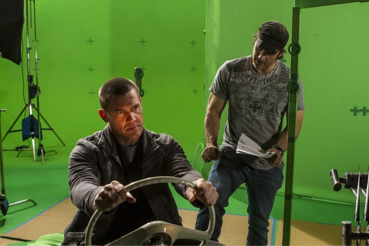 Josh Brolin & Robert Rodriguez on the set of Sin City: A Dam