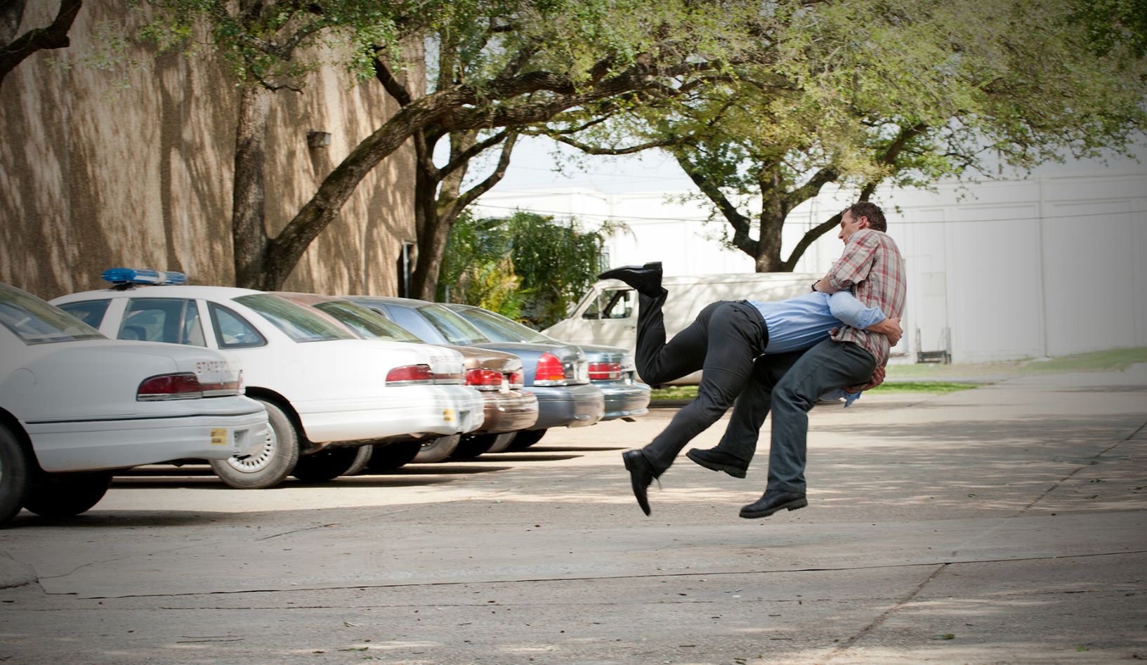 Infuriated Hart attacks Cohle in parking lot