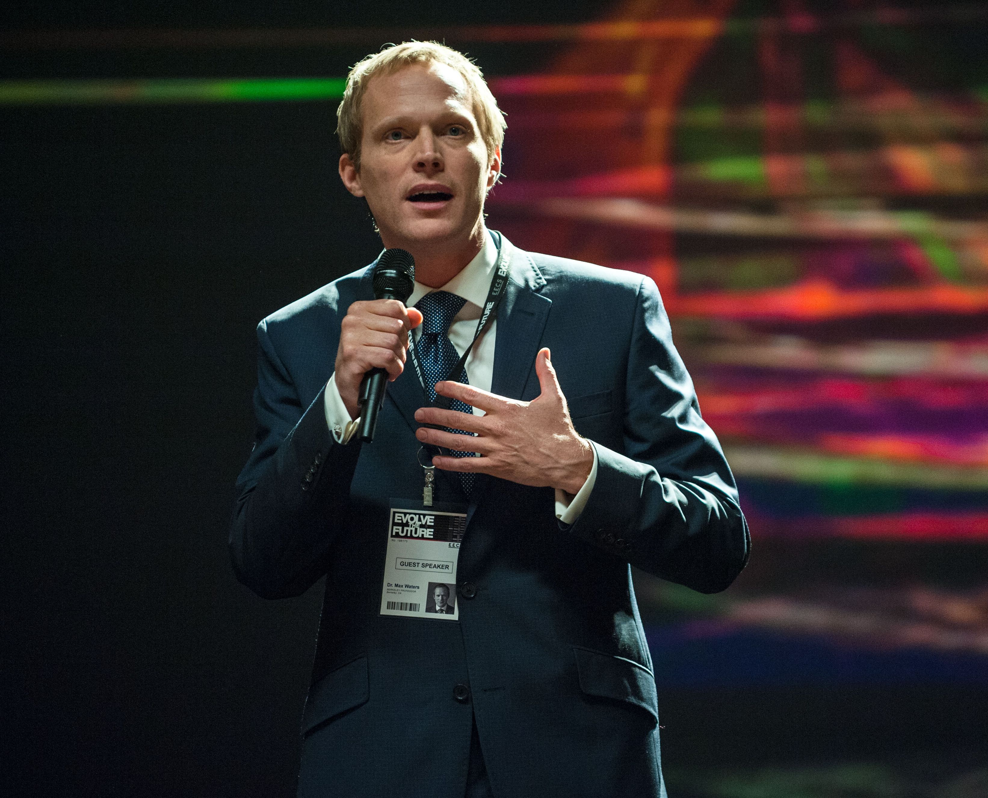Paul Bettany speeching as Max Waters in Transcendence