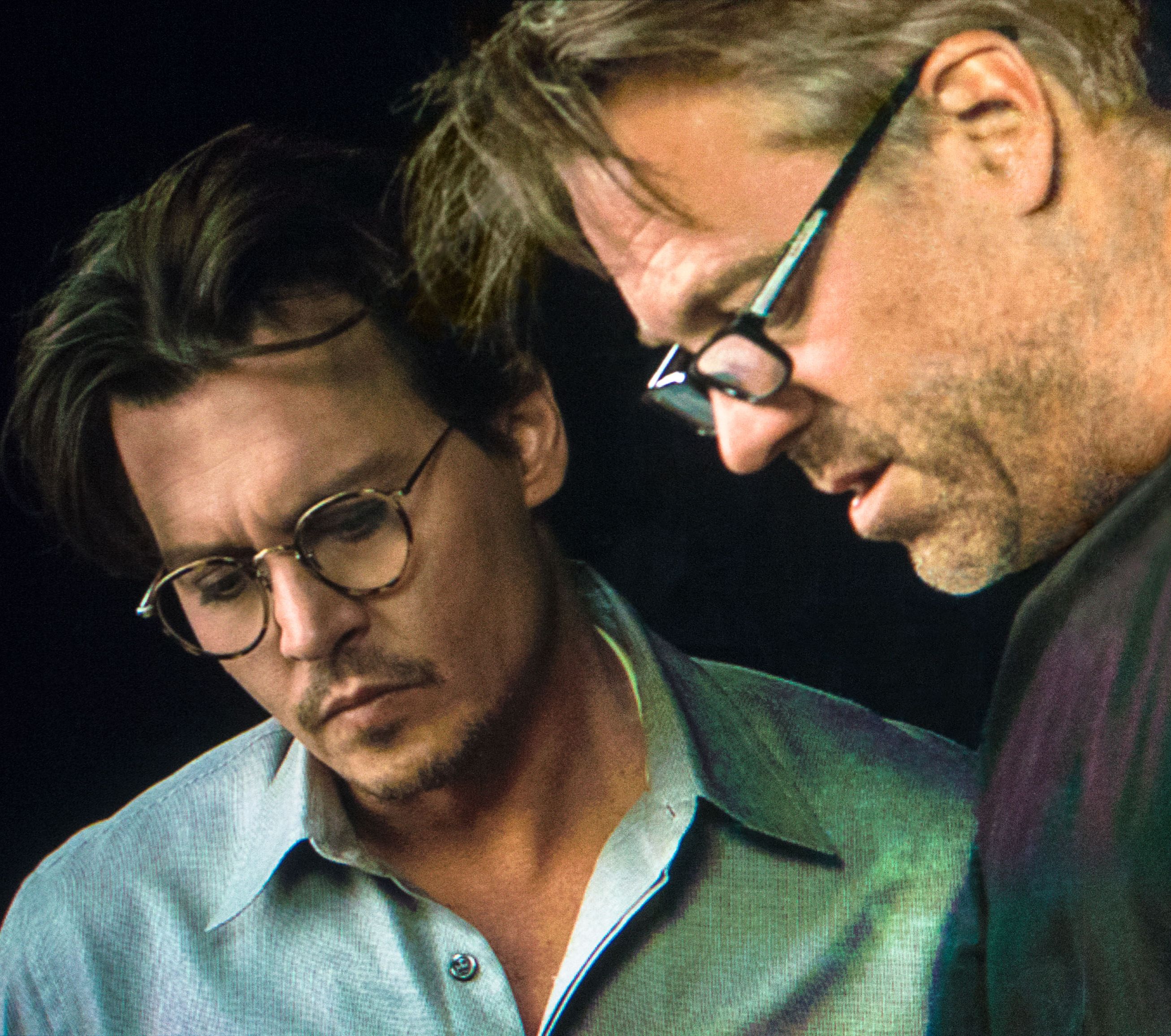 Johnny Depp and Wally Pfister working on Transcendence