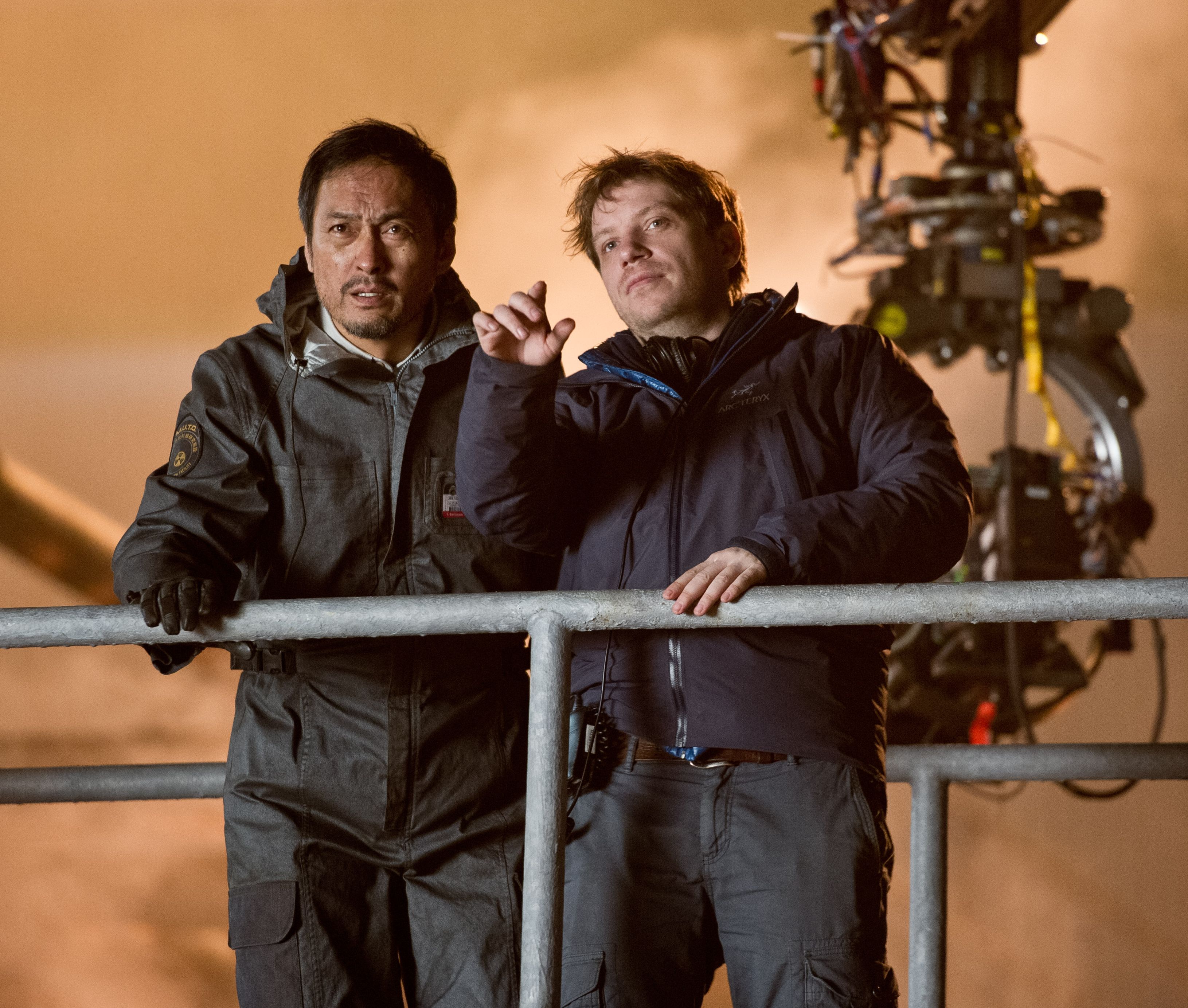 Director Gareth Edwards and Ken Watanabe in the set of Godzi