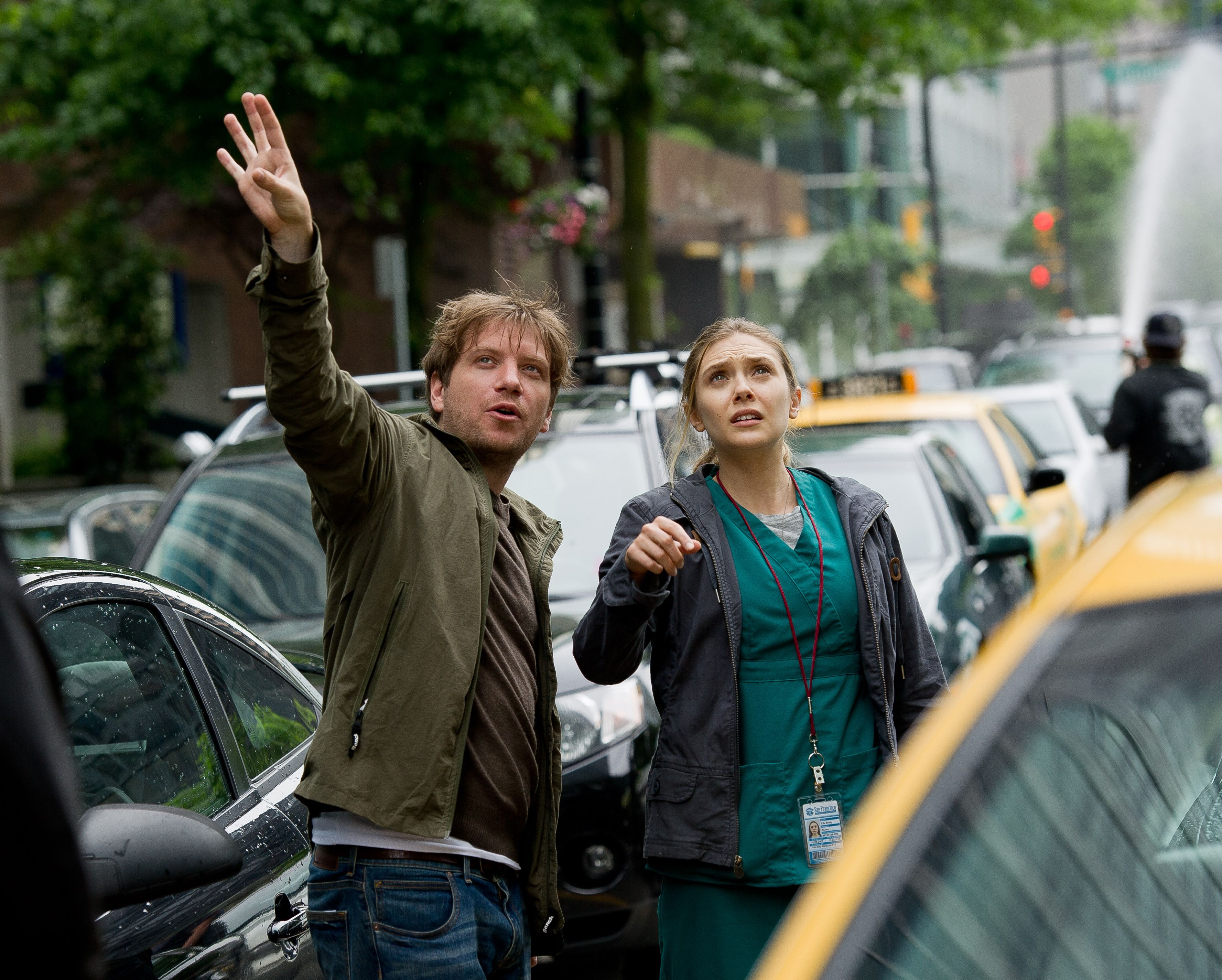 Gareth Edwards directs Elizabeth Olsen in Godzilla