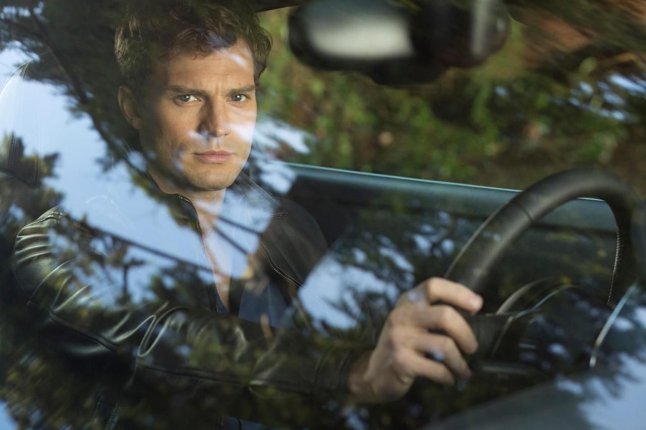 &#039;Fifty Shades of Grey&#039; photo shows Jamie Dornan behind the w