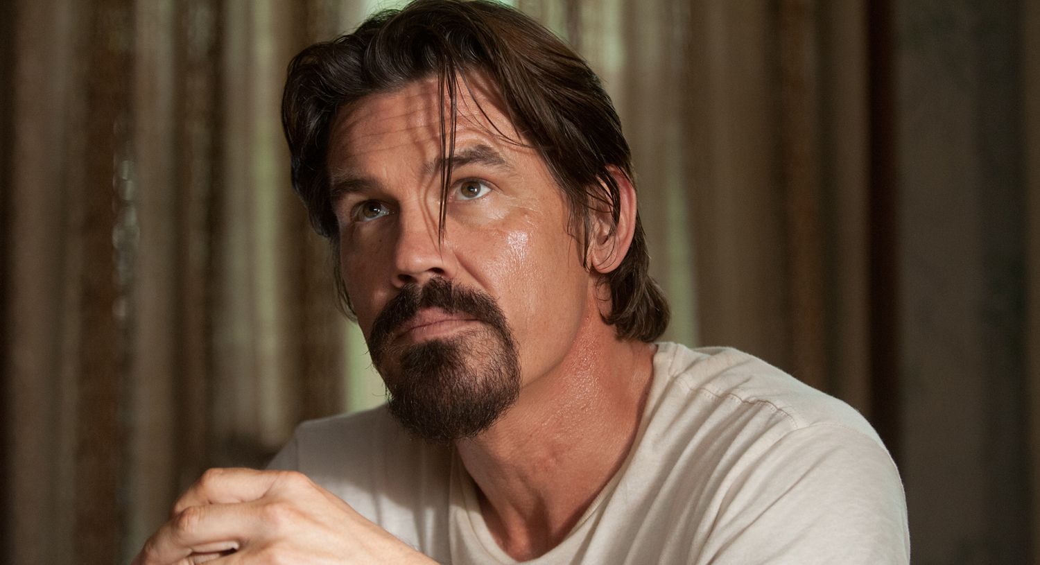Josh Brolin co-starring with Emily Blunt and Benicio Del Toro in 'Sicario'