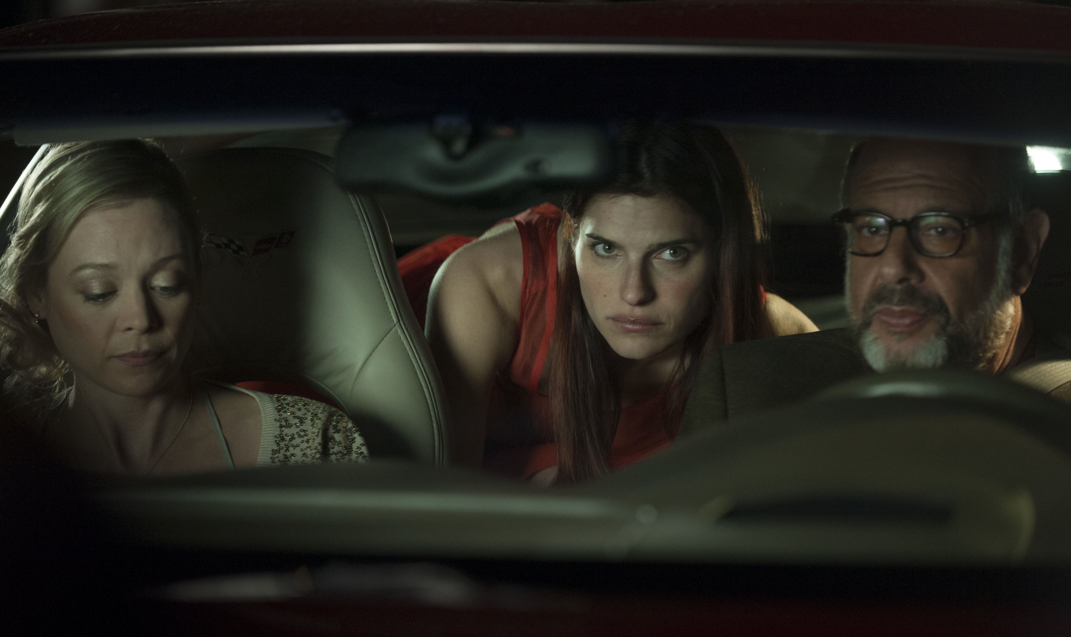 Lake Bell tries to fit in the backseat of her father&#039;s small