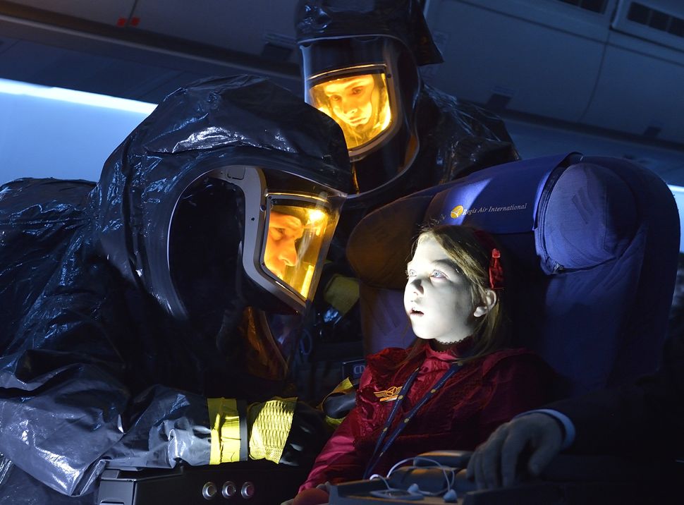 Little girl on the plane in The Strain
