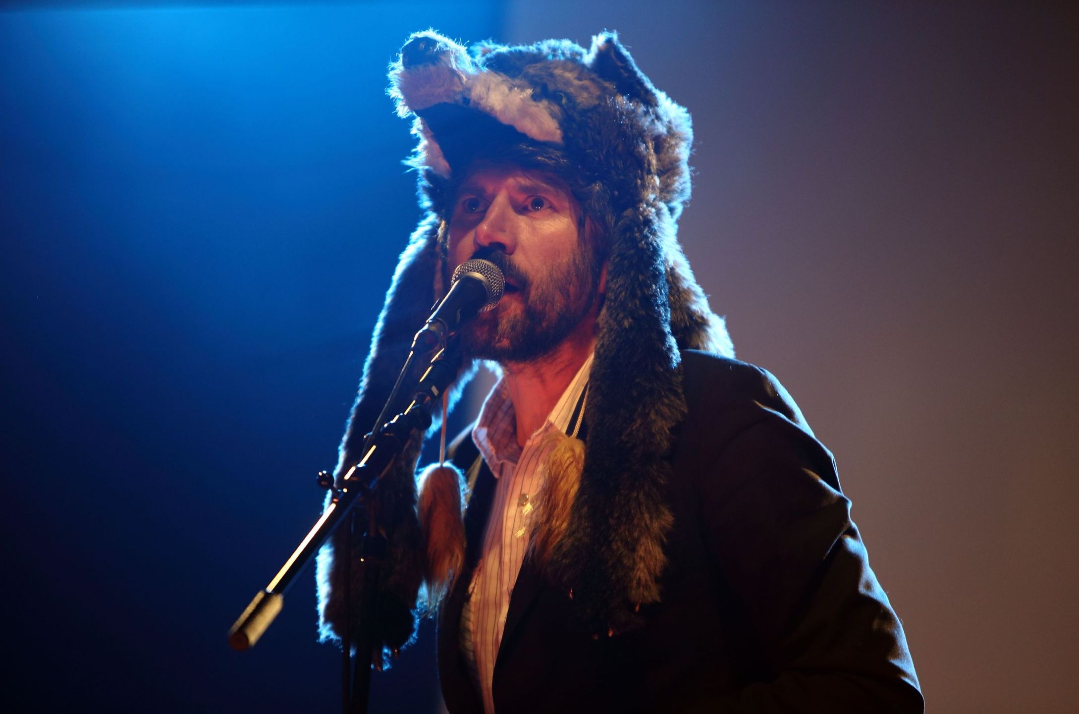 Gruff Rhys performs with hat in American Interior