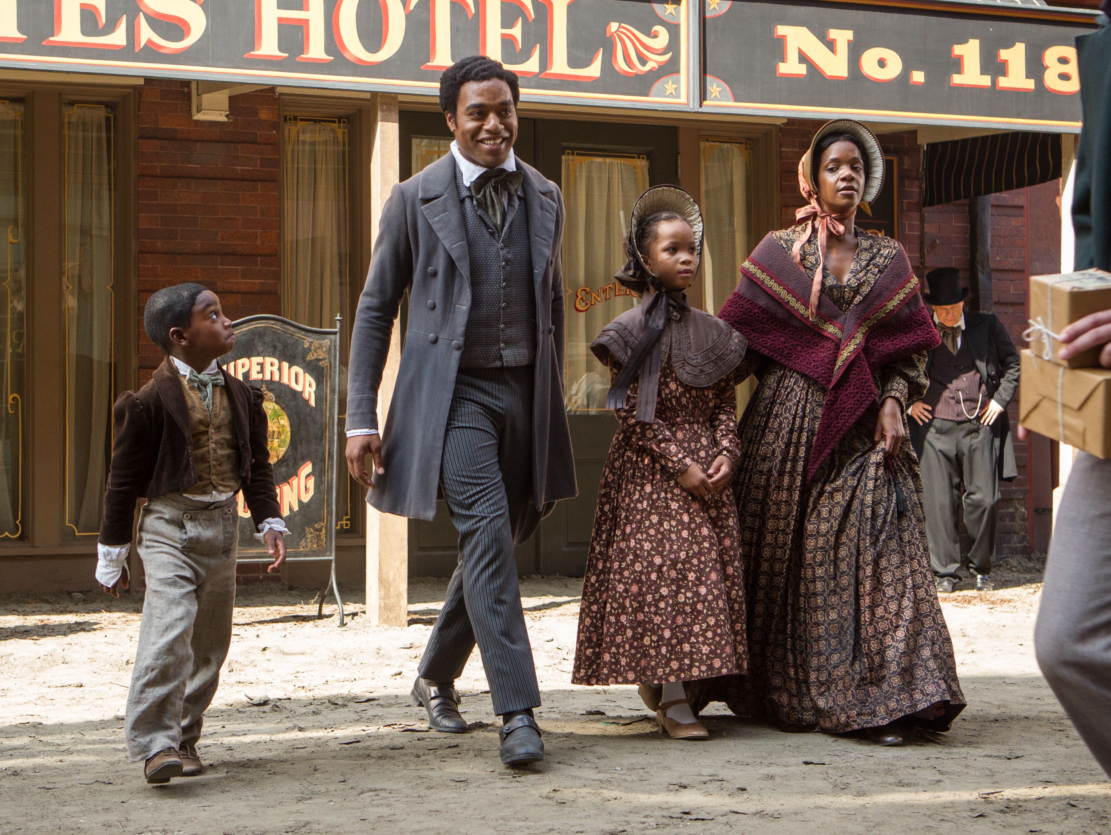 Solomon Northup as a free man with his family in the city | Cultjer3775 x 2837