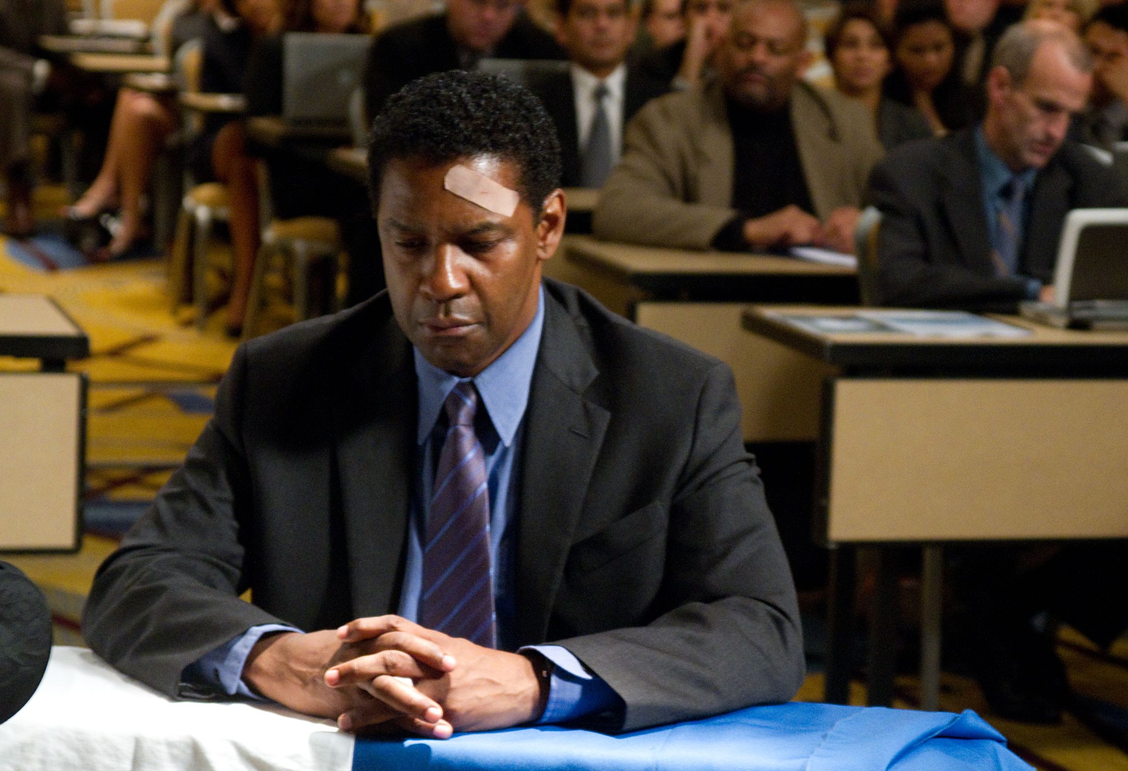 Denzel Washington in court as Whip Whitaker