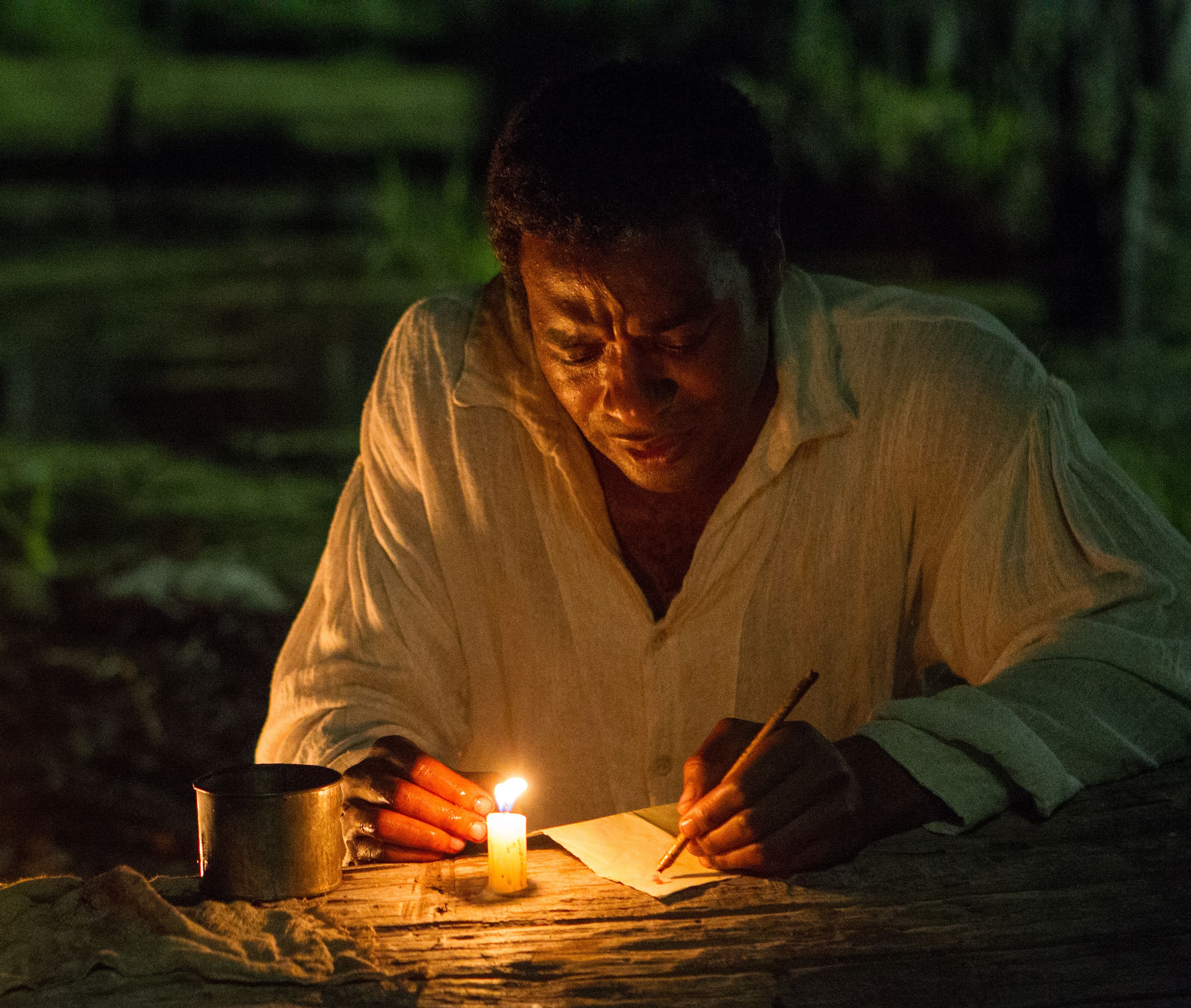 Chiwetel Ejiofor as Solomon Northup trying to write somethin