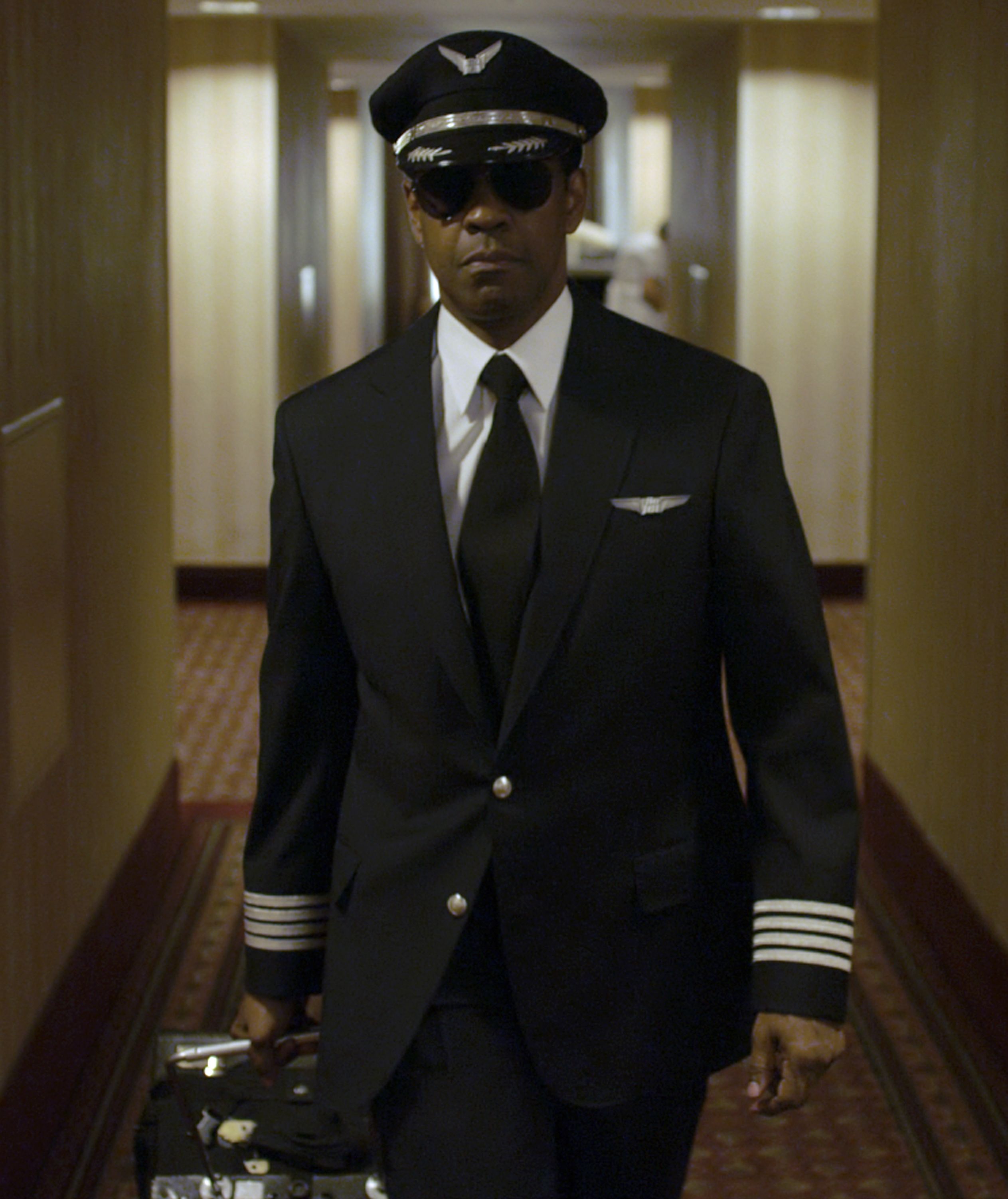 Denzel with glasses and pilot outfit - Flight