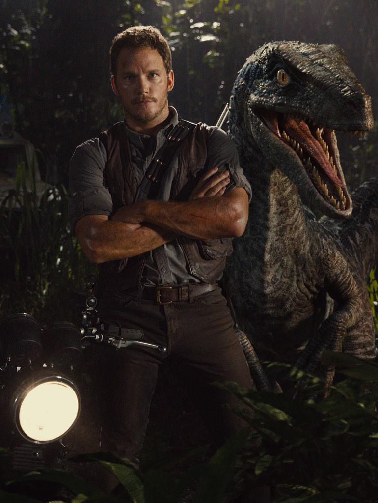 New Still of Chris Pratt and Dinosaur 