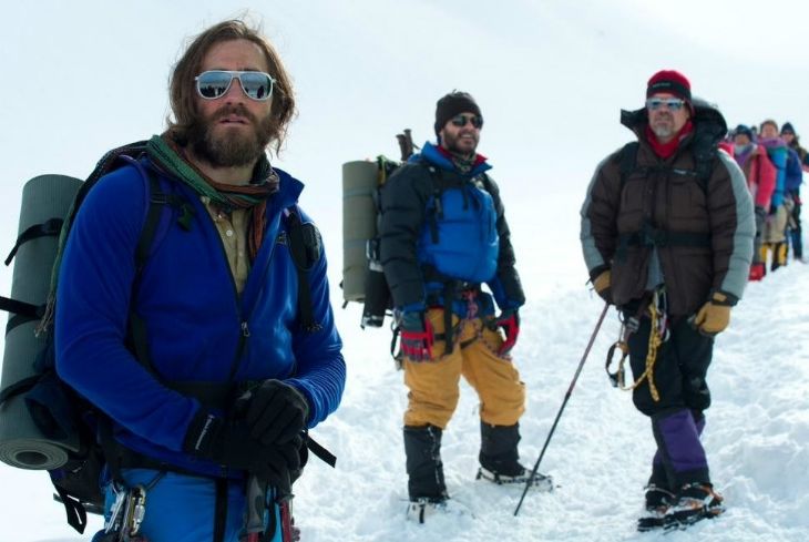 Jake Gyllenhaal with some nice sunglasses in the sunny snow in Everest (2015)
