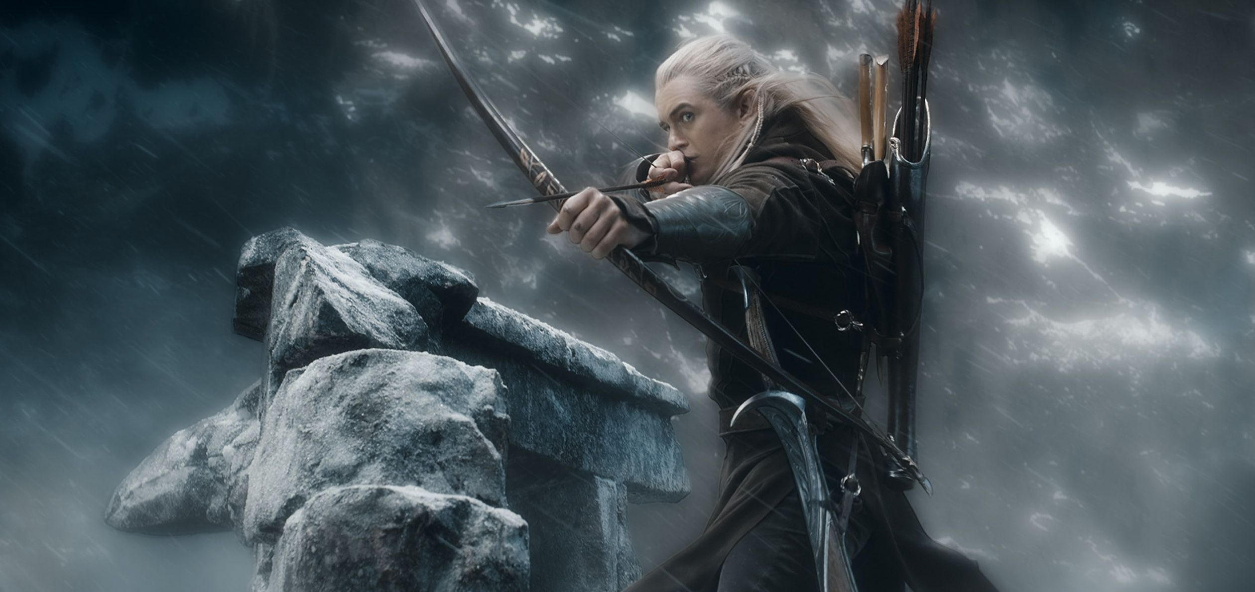 Legolas shoots arrow in The Hobbit: The Battle of the Five A