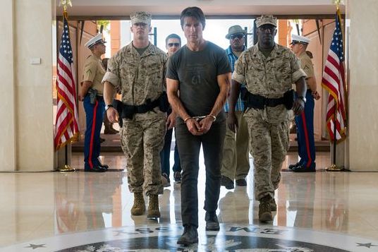 Tom Cruise in handcuffs - MI5