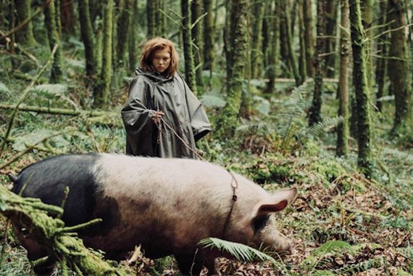 Full photo Léa Seydoux and pig