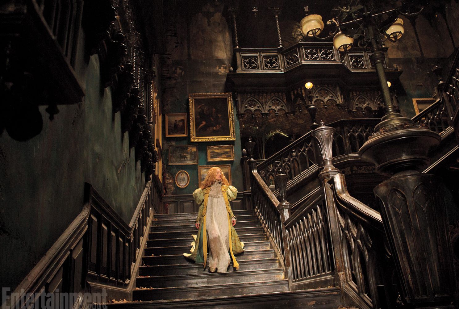 New Crimson Peak still shows amazing set design