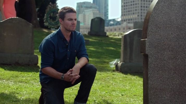 Oliver Queen at Tommy Merlyn&#039;s grave