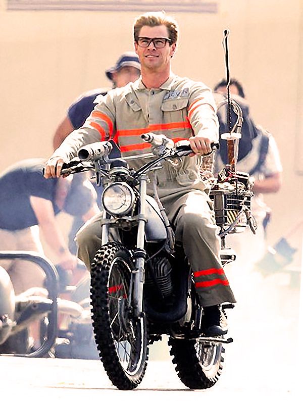 Chris Hemsworth on the set of the new &#039;Ghostbusters&#039; film