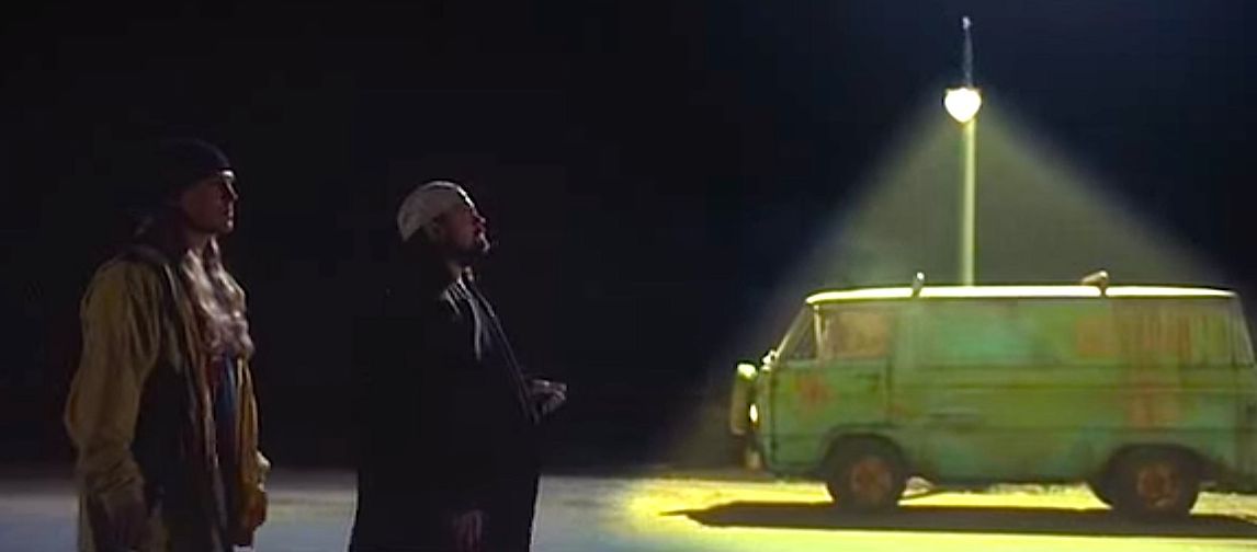 Jay and Silent Bob encounter the Mystery Machine.