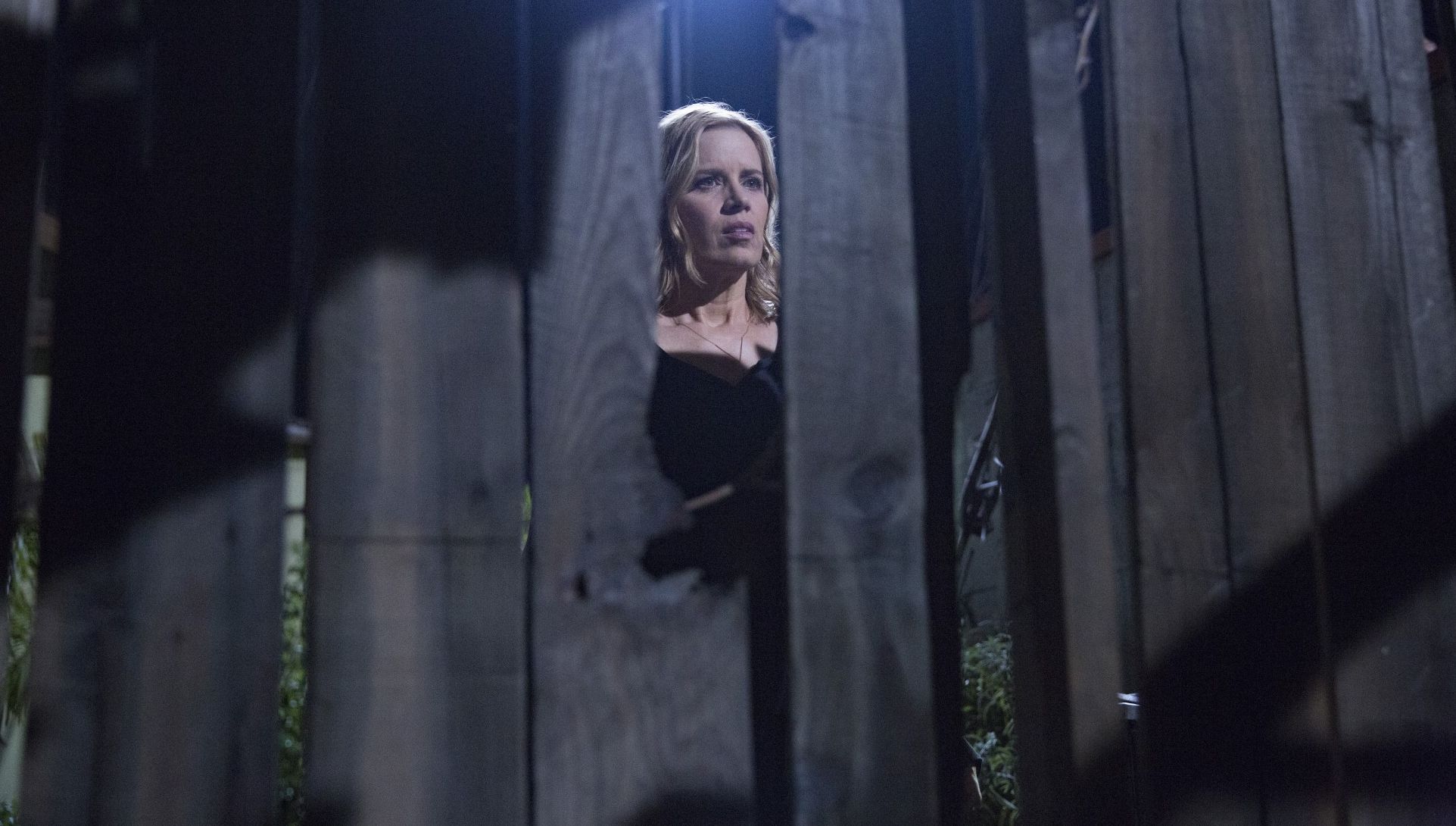 Kim Dickens in Fear the Walking Dead, Episode 3