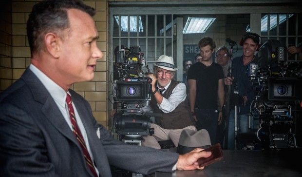 Steven Spielberg films Tom Hanks