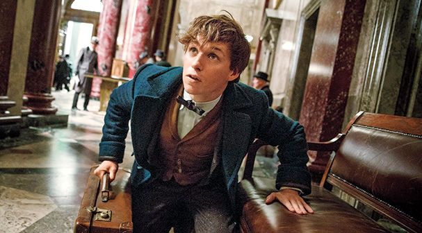 Eddie Redmayne as Newt Scamander close, 1926