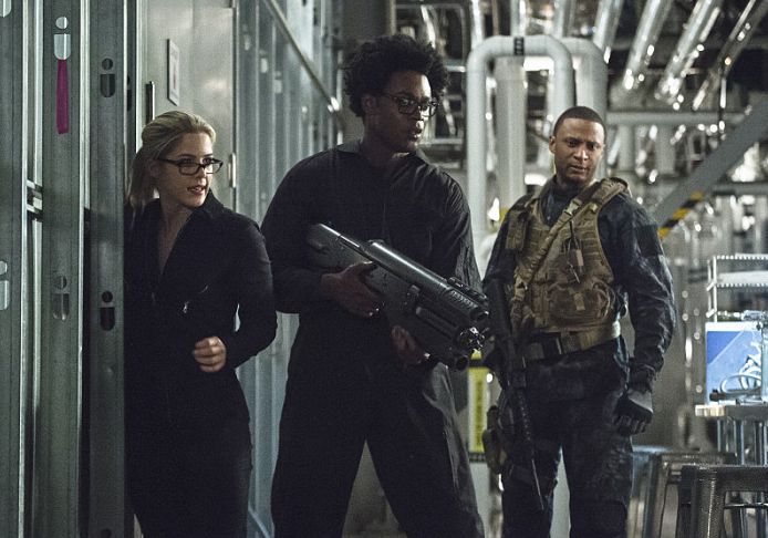Felicity Smoak, Curtis Holt, John Diggle rescuing Ray Palmer