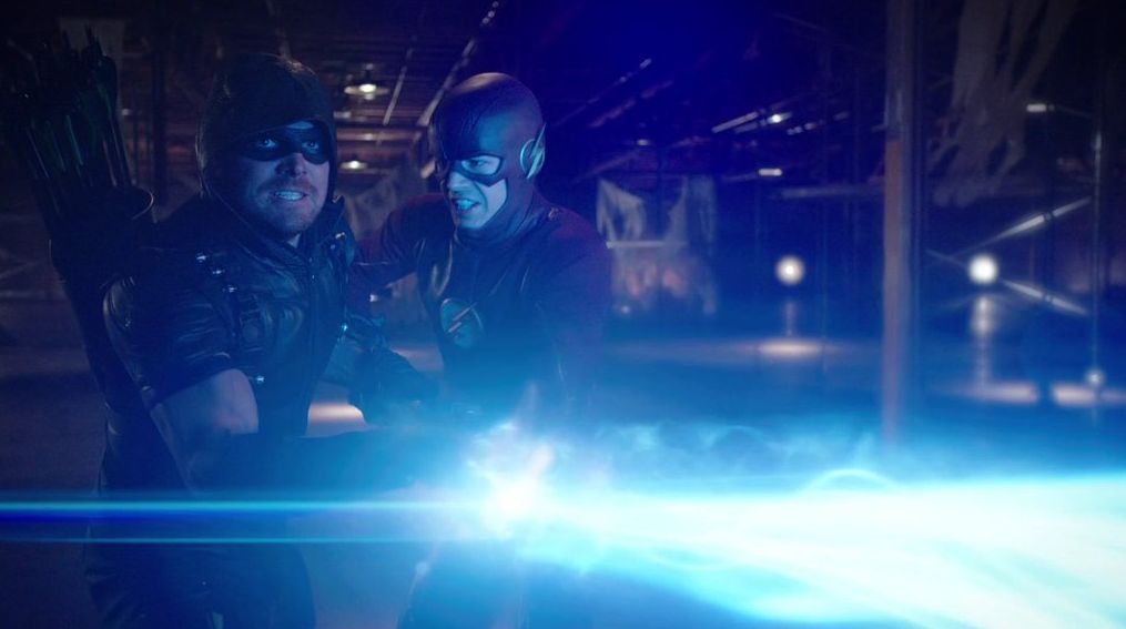 Green Arrow and The Flash battle Vandal Savage