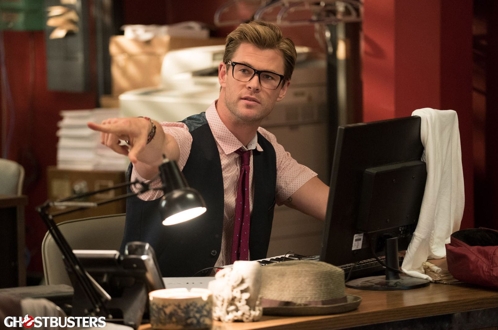 Chris Hemsworth in Ghostbusters (2016)