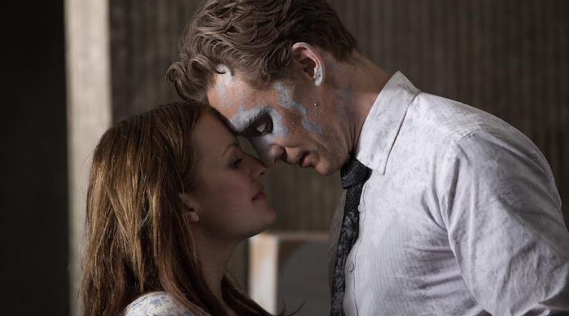 Tom Hiddleston and Sienna Miller in High-Rise