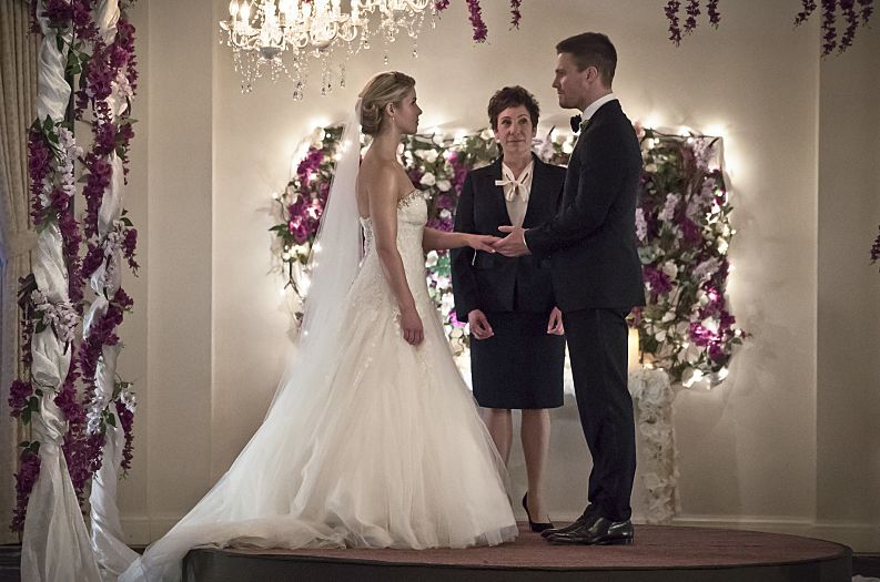 Felicity Smoak & Oliver Queen's fake wedding