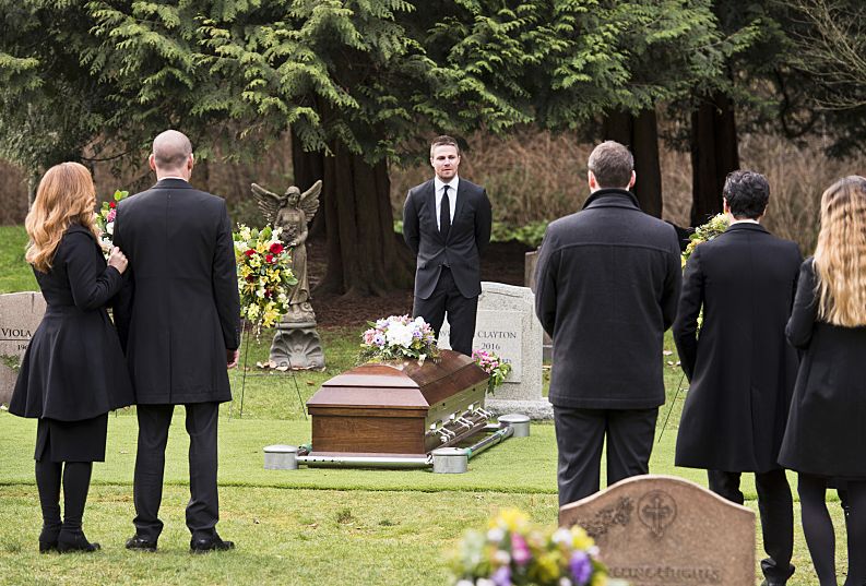 Oliver Queen giving Laurel Lance eulogy