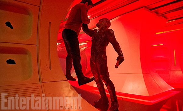 New image from Star Trek Beyond released. Kirk (Chris Pine) 