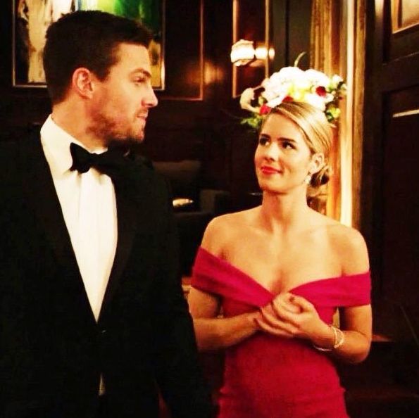 Oliver Queen and Felicity Smoak at Hub City casino