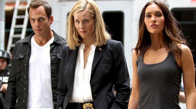 Will Arnett, Laura Linney, Megan Fox in "TMNT: Out of the Shadows"