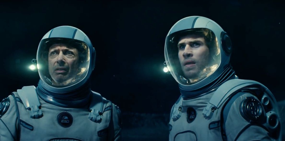 Jeff Goldblum and Liam Hemsworth in "Independence Day: Resurgence"