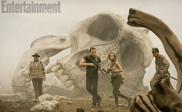 Tom Hiddleston and Brie Larson in Kong: Skull Island