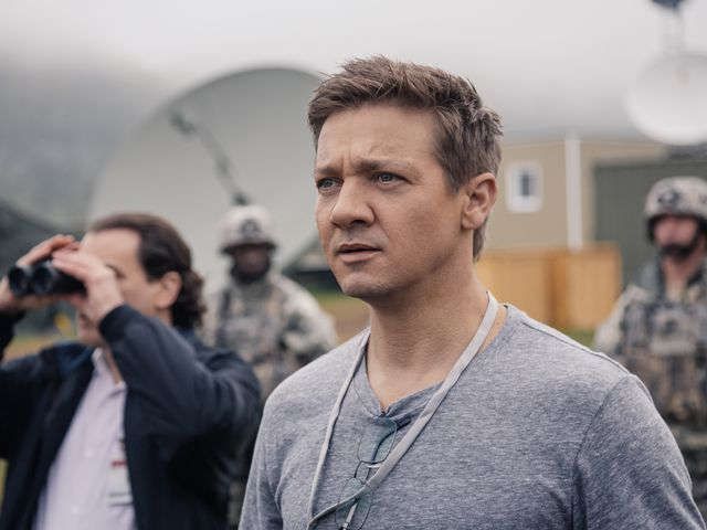 Jeremy Renner as Ian Donnelly