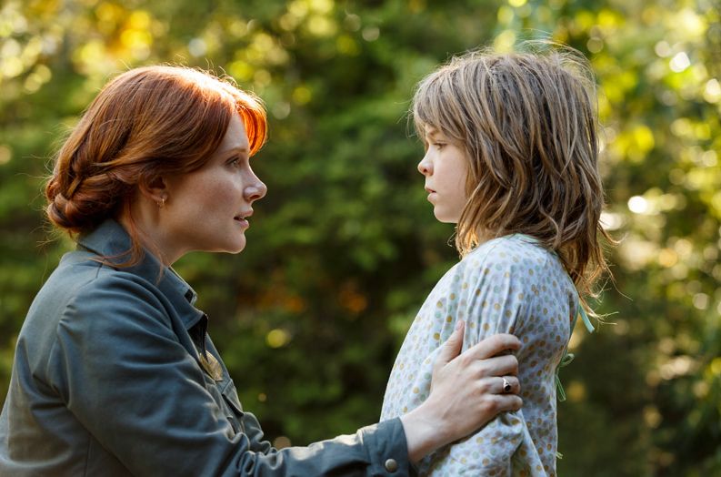 Bryce Dallas Howard, Oakes Fegley in &quot;Pete&#039;s Dragon&quot;