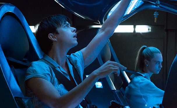 Dane DeHaan and Cara Delevingne in Valerian And The City of 