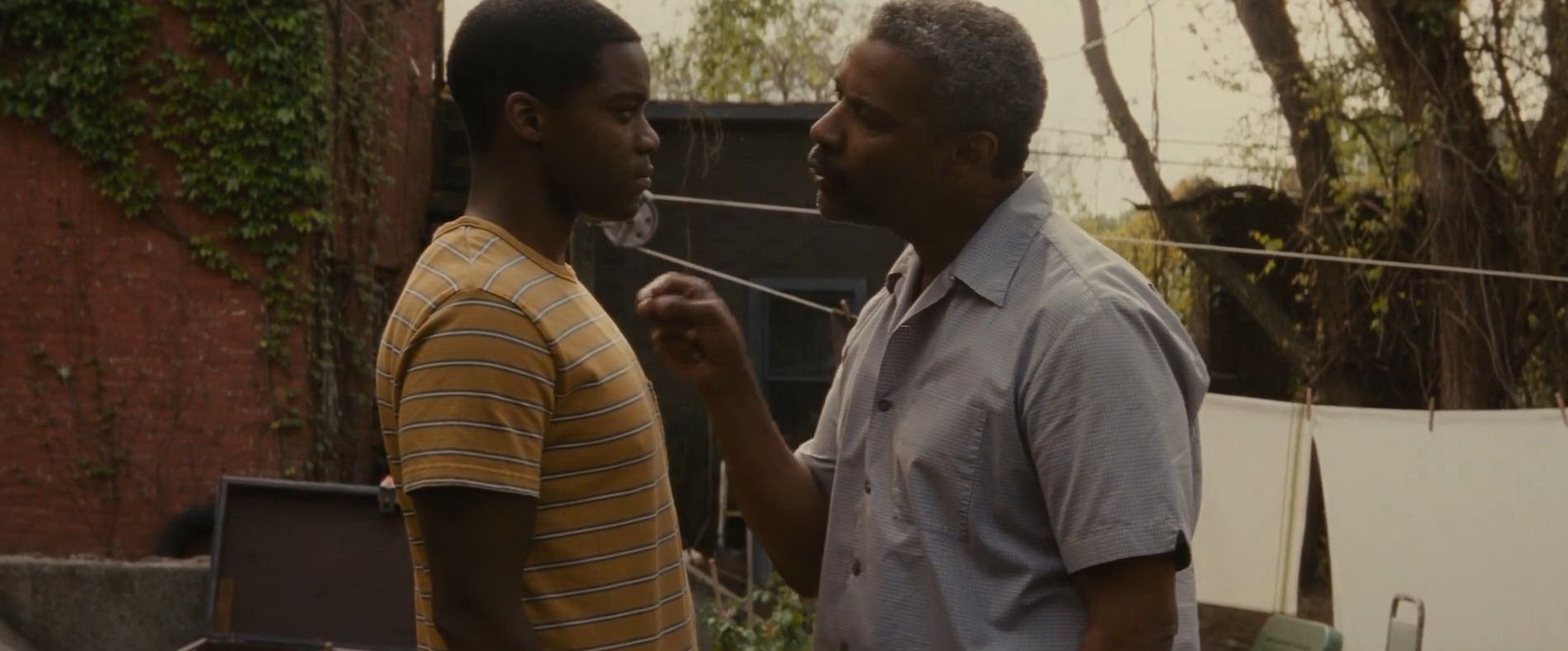 Jovan Adepo and Denzel Washington in "Fences"