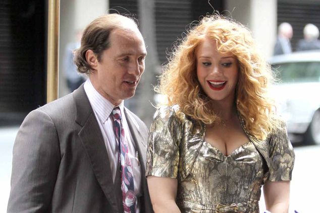 Matthew McConaughey and Bryce Dallas Howard in "Gold"