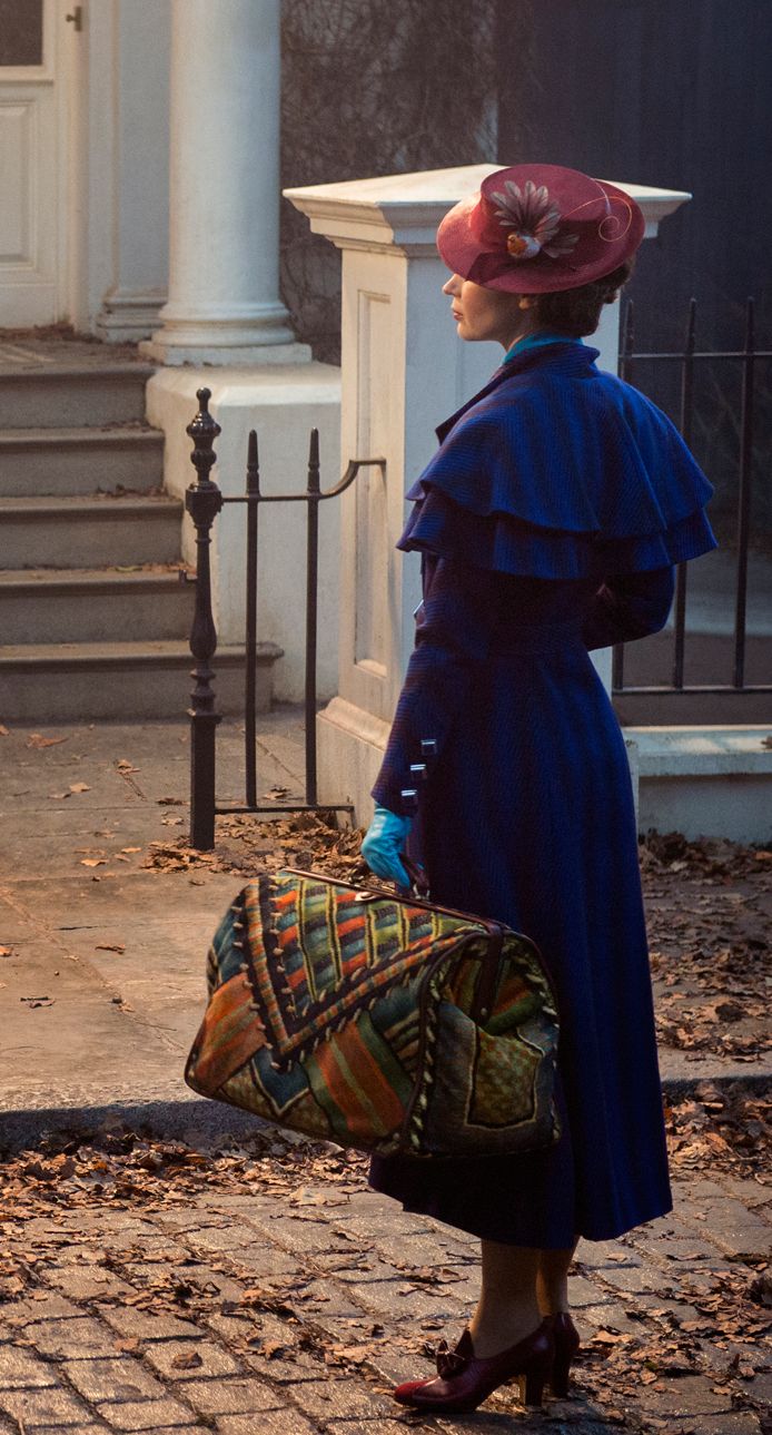 First look at Emily Blunt as the iconic Mary Poppins in the 