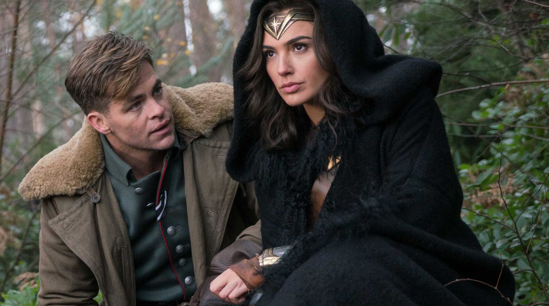 Steve Trevor (Chris Pine) and Diana Prince (Gal Gadot)