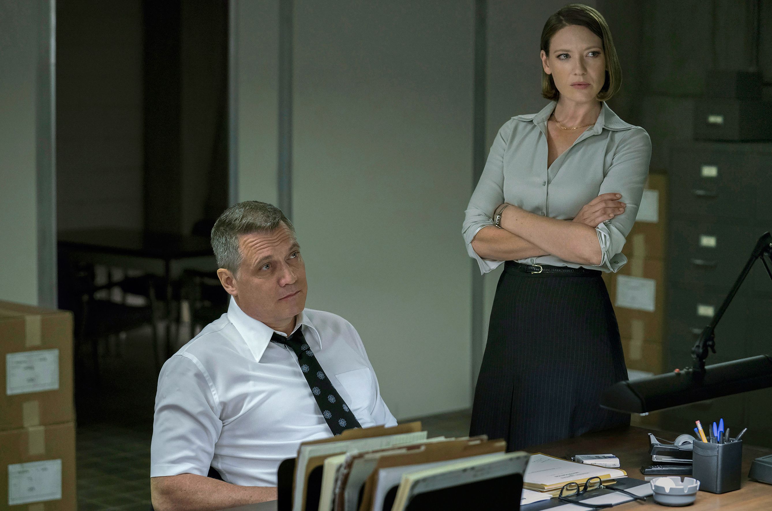 Anna Torv and Holt McCallany